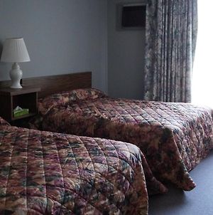 Tobermory Inn & Suites photos Exterior