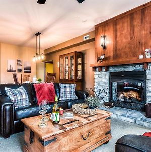 Tremblant Les Eaux - 2 Bedrooms With Pool And Hot Tub Access, Near Pedestrian Village - 219-1 photos Exterior