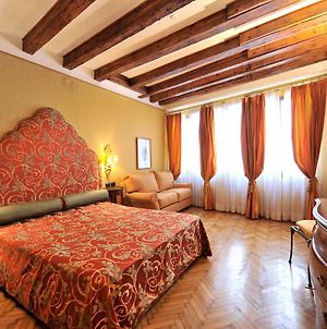 Caerano Di San Marco Apartment Sleeps 11 Air Con photos Exterior