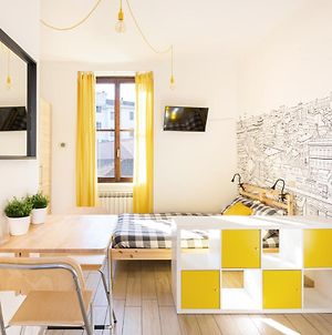 A Yellow Touch - Modern Studio In Isola Milano photos Exterior