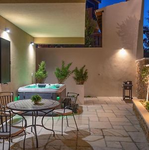 Teona Luxury Studio Apartment With Jacuzzi And Garden View photos Exterior