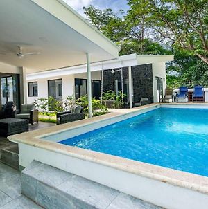 Brand-New 3-Bedroom Beachfront Home With Pool photos Exterior
