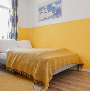 Full House Studios - Yellow Apartment - Netflix + Nescafe photos Exterior