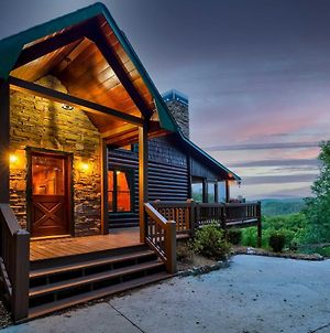 Luxe Blue Ridge Cabin Chasing Dreams With Hot Tub photos Exterior