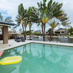 Ultimate Family Waterfront Escape In Surfers Paradise photos Exterior