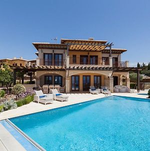 Villa In Kouklia Sleeps 8 Includes Swimming Pool And Air Con photos Exterior