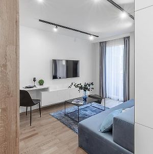 Brand New Apartment With Free Underground Parking Space, Netflix, Wifi photos Exterior