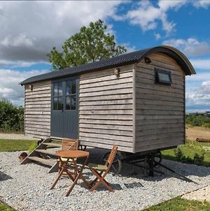 Cosy Secluded Cotswold Shepherds Hut With Shower photos Exterior