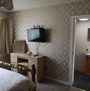 En-Suite Bedroom In A Quiet Bungalow photos Exterior