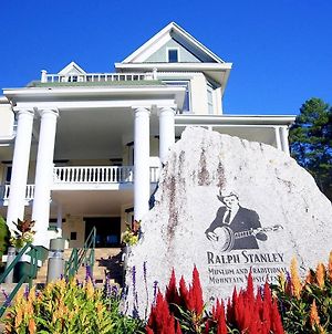 Ralph Stanley Museum Lodging photos Exterior