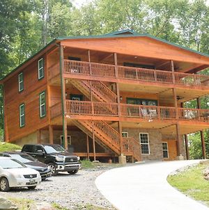 Brand New Cabin-Nature'S Haven Lodge 7 Bedrooms, 9 Baths, Pool Available 2 Miles From Cabin, Amazing Mountain View, 3 Minutes From Downtown, Sleeps 26 photos Exterior