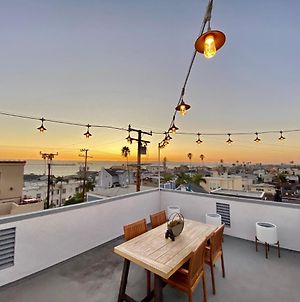 Superb Long Beach House Steps To Sand W/ Roof Deck photos Exterior