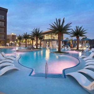 Luxurious Resort Style Condo With Pool photos Exterior
