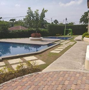 Sutunggan Good Condo With Pool photos Exterior