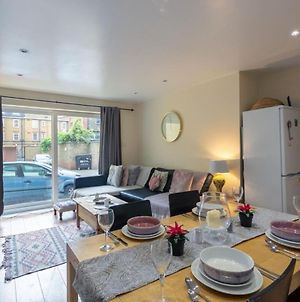 Stylish And Homely 4 Bedroom Home In East London photos Exterior