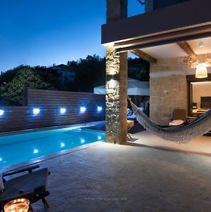 Luminous 4 Bedroom Villa With Pool & View photos Exterior