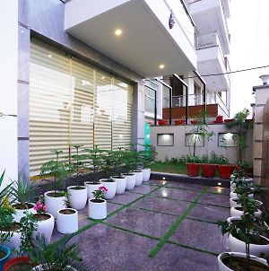 Lime Tree Hotel Pulkit Gurgaon-Artemis Hospital, Nearest Metro Huda City Centre photos Exterior