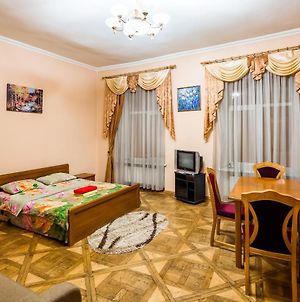 1 Bedroom Apartment In The Center On Lesya Ukrainka Street 7 photos Exterior