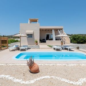 Gennadi Serenity House- Beachfront Villa With Pool photos Exterior