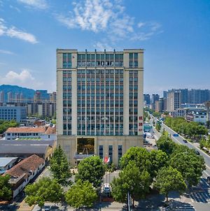 Hangzhou Tonglu Crown Hotel photos Exterior