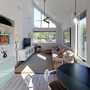 Elegant Modern Soco Suite - Alfresco Dining & Yard Home photos Exterior