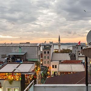 Central And Stylish Flat With Bosphorus View In The Heart Of Kadikoy photos Exterior