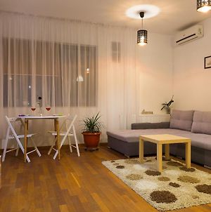 Apartament-Complex Vivando-Locatie Ideala Pentru Cupluri, Familii,Tineri Si Studenti photos Exterior