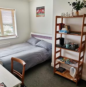 Bright And Spacious Double Room With Own Bathroom And Full Double Bed, Remote Working Equipped photos Exterior