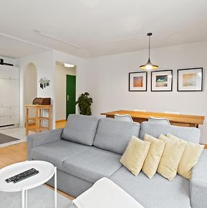 Bright, Central & Modern Apartment photos Exterior