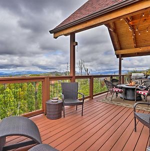 Woodsy Retreat With Fire Pit And Resort Amenities photos Exterior