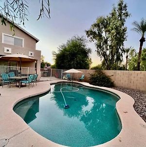 Pet Friendly! Pool: King Beds: Close To Everything photos Exterior