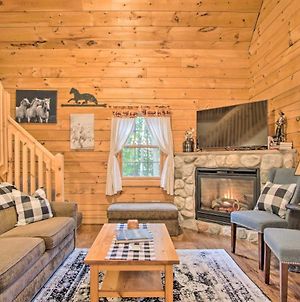 Rustic Cabin With Fireplace And Resort Amenities! photos Exterior