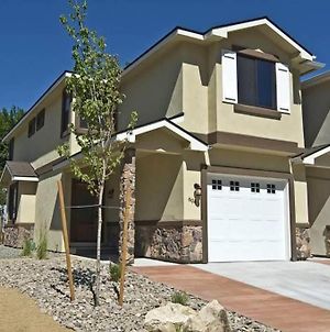 Group Retreat Modern Family Friendly 3 Bed 3 Bath 30 Mins From Lake Tahoe photos Exterior
