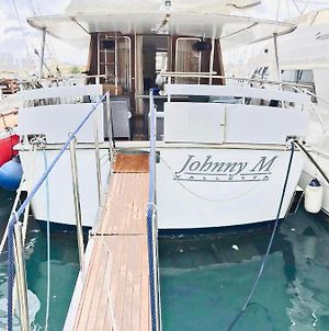 Johnny M Yacht photos Exterior
