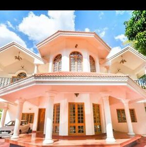 Huge Villa In Kottayam Town With 6 Bedrooms photos Exterior