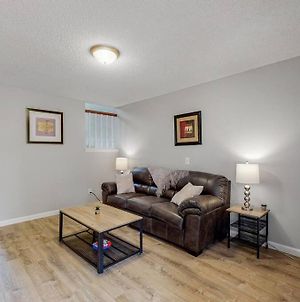 Large Upper Unit In Aurora With 3 King Beds photos Exterior