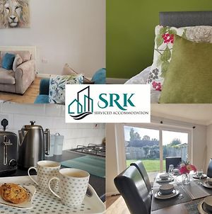 Srk - Beautiful 3 Bedroom House Near Town With Large Garden By Srk Serviced Accommodation Peterborou photos Exterior