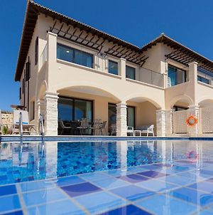 Villa In Kouklia Sleeps 6 Includes Swimming Pool And Air Con 7 photos Exterior