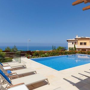 Villa In Kouklia Sleeps 8 Includes Swimming Pool And Air Con 4 photos Exterior
