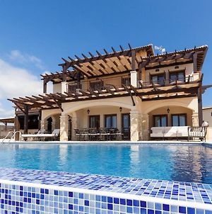 Villa In Kouklia Sleeps 8 Includes Swimming Pool And Air Con 3 photos Exterior