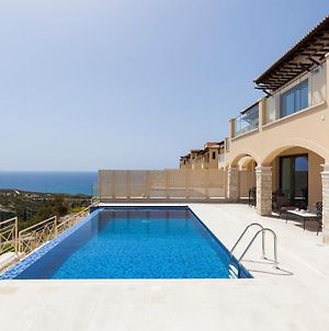 Villa In Kouklia Sleeps 6 Includes Swimming Pool And Air Con 0 7 photos Exterior