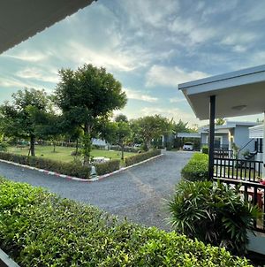 Baan Ruay Suk Resort Lopburi photos Exterior