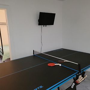 3 Bedroom Getaway Suite With Ping Pong Table And Netflix photos Exterior