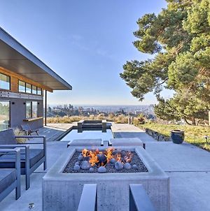 Luxe, Modern Studio With Sweeping City Views photos Exterior