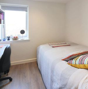 Student Only - Cosy Ensuite Bedroom In A Shared Apartment - Collegiate Riverside Way photos Exterior