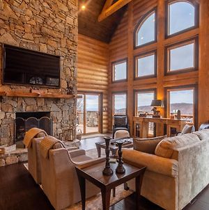 Red Fox Lodge At Oz - Ski In And Out On Beech Mountain! Stunning Long Range Views! photos Exterior