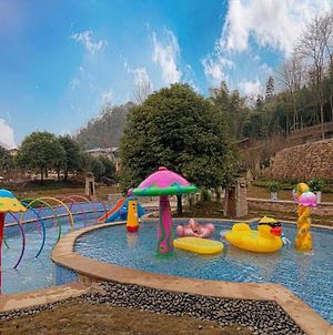 Howard Johnson Huashuiwan Hot Springs Resort Chengdu photos Exterior
