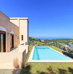 Cretan Sunny Villa Heated Pool photos Exterior