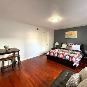 Monthly Stay Private Studio With Kitchenette & Laundry Room photos Exterior