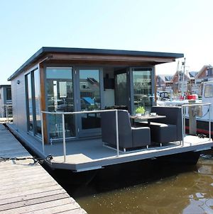 Modern Houseboat With Air Conditioning Located In Marina photos Exterior